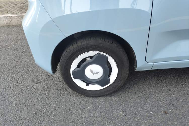 Used Wuling Hongguang MINIEV 2022 Zizai Version Lithium Iron Phosphate Left Front Wheel Hub