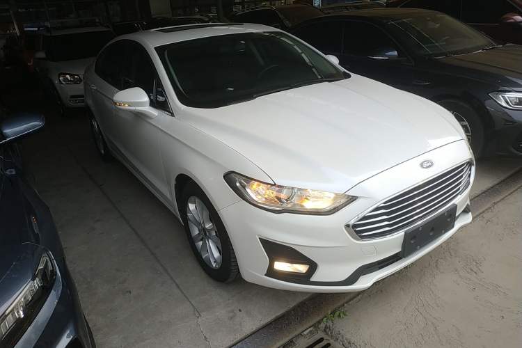 Used Ford Mondeo 2020 EcoBoost 200 Stylish Model Front Right 45 Deg