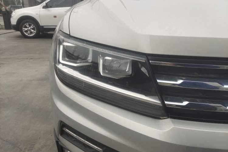 Used Volkswagen Tiguan L 2018 330TSI Automatic Two-Wheel Drive Luxury Edition Right Front Headlight