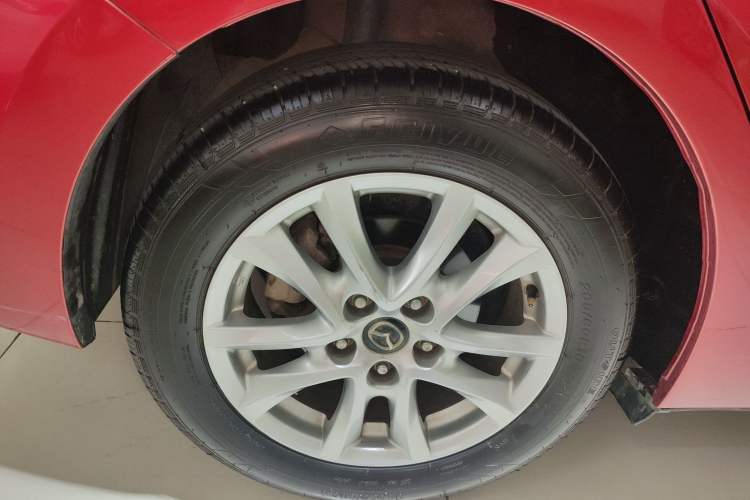 Used Mazda 3 Axela 2016 Sedan 1.5L Automatic Luxury Model Exterior 5