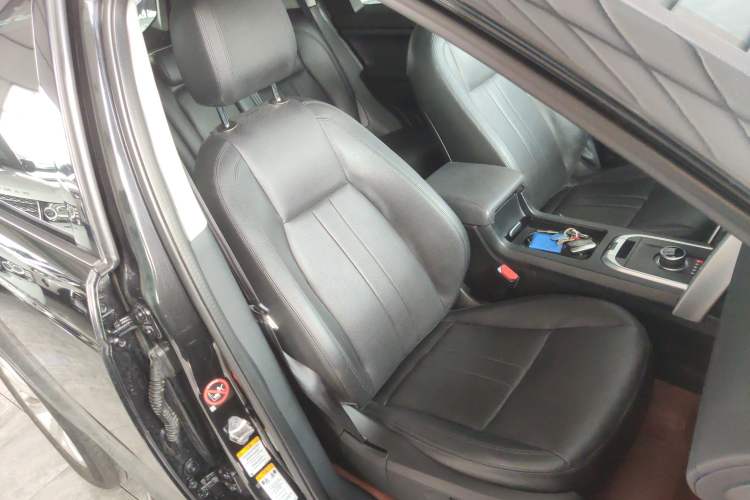 Used Land Rover Discovery Sport 2018 240 PS SE Version
