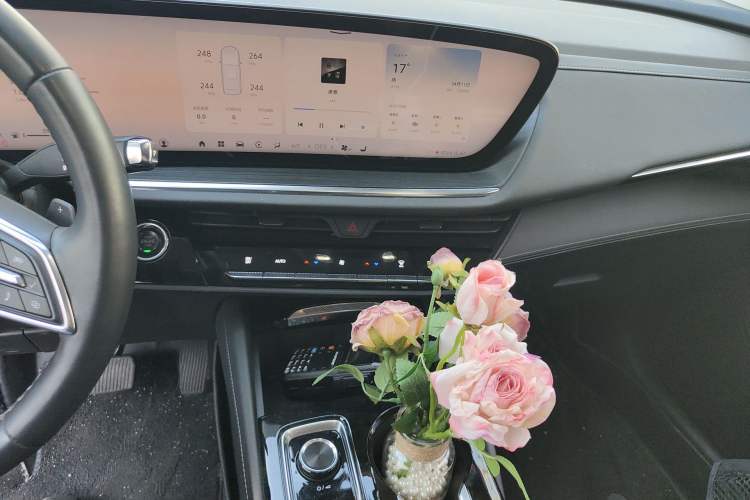 Used Buick Envision 2024 Encore Plus 28T Two-Wheel Drive Luxury Edition
