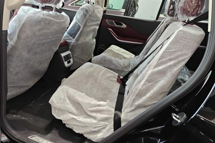 Used Hongqi HS7 PHEV 2025 Model 2.0T PHEV Four-Wheel Drive 2 Million Units Commemorative Edition 6-Seater