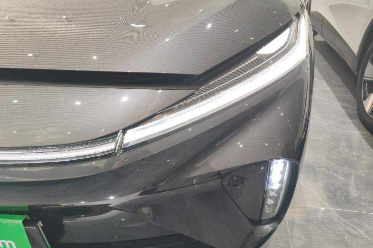 Used Rising R7 2023 Rear-Drive Screen King Edition