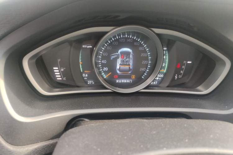 Used Volvo V40 2015 1.6T Zhiya Edition Instrument Cluster