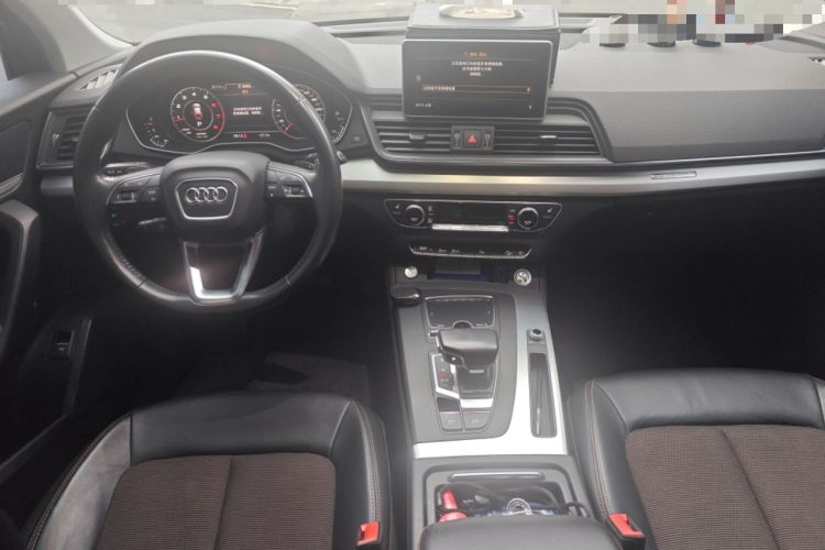 Used Audi Q5L 2018 40 TFSI Prestige Fashion Edition China VI Center Console