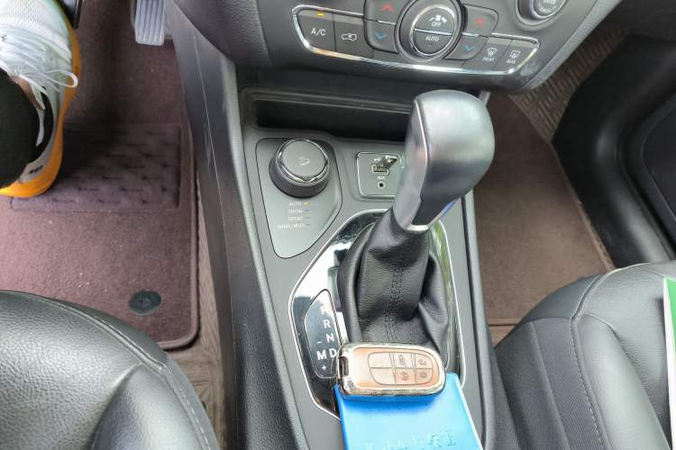 Used Jeep Cherokee 2019 2.0T Four-Wheel Drive Exploration Edition + Autonomous Driving Smart Package China V