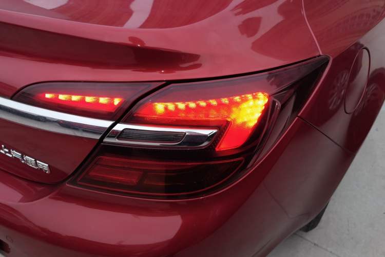 Used Buick Regal 2015 2.0L Leading Fashion Edition