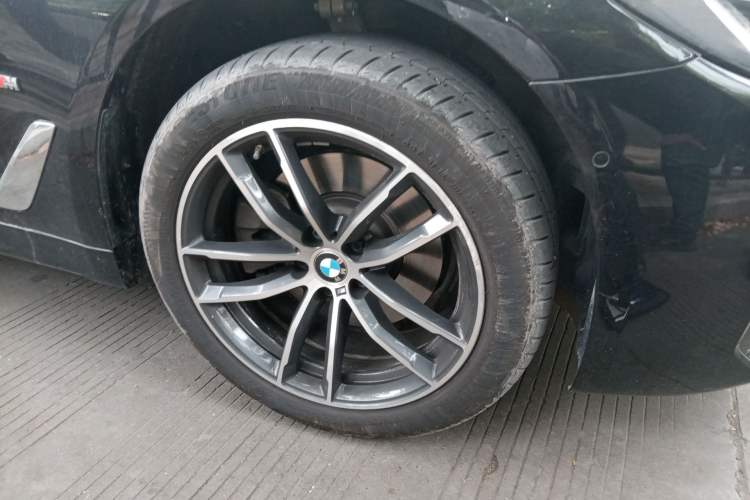 Used BMW 5 Series 2022 Second Facelift 525Li M Sport Package Right Front Wheel Hub