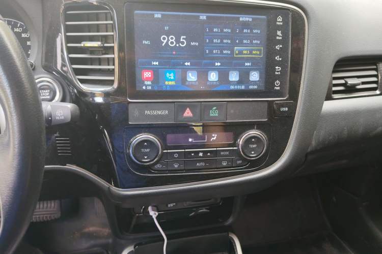 Used Mitsubishi Outlander 2019 2.4L 4x4 Zhi Xiang Edition 7 Seats China V Emission Standard Audio And AC Panel