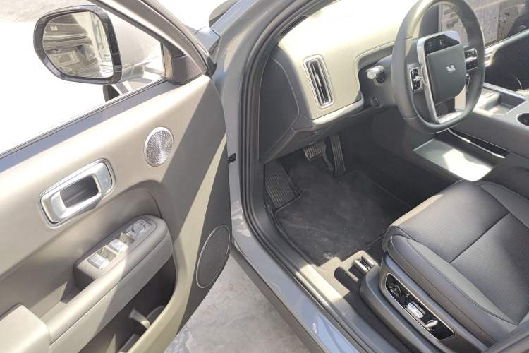 Used Li Auto L8 2025 Ultra Smart Refreshed Edition
