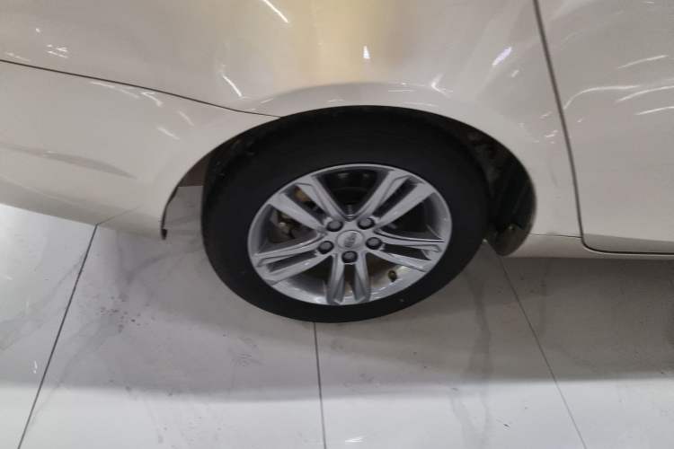 Used Geely Auto Emgrand 2017 Sedan Million Edition 1.5L CVT Upward Version Right Rear Wheel Hub
