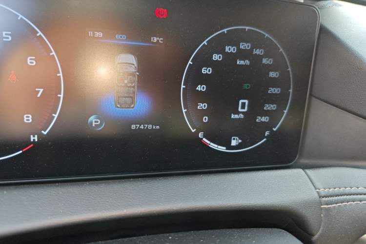 Used Geely Auto Haoyue 2020 1.8TD DCT Luxury 7-Seater Odometer Close Up