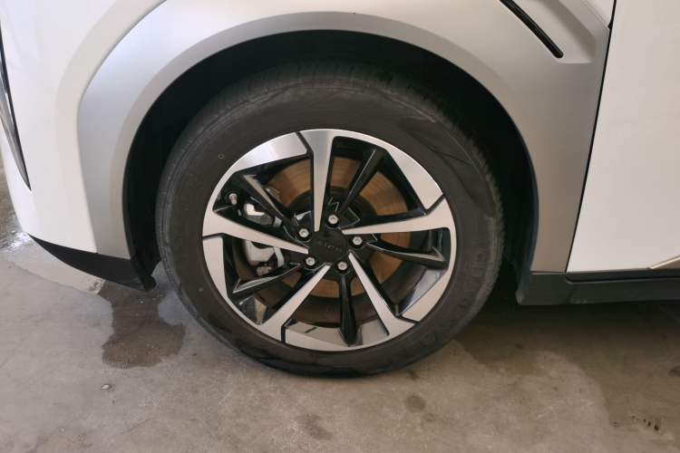 Used AION Y 2023 Plus 510 Smart Edition Left Front Wheel Hub