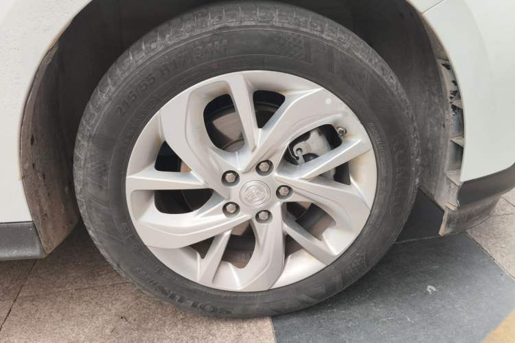 Used Buick Velite 6 2023 Revised Version 430 km Range – Commuter Edition Right Front Wheel Hub