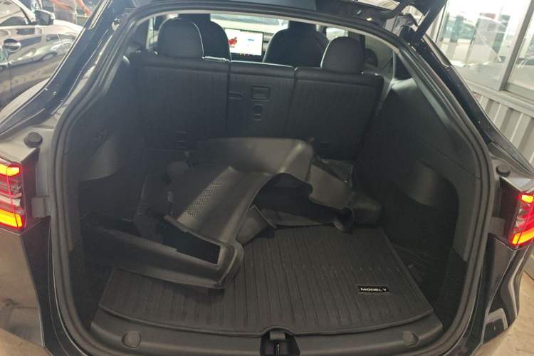 Used Tesla Model Y 2024 Rear-Wheel-Drive Version Trunk