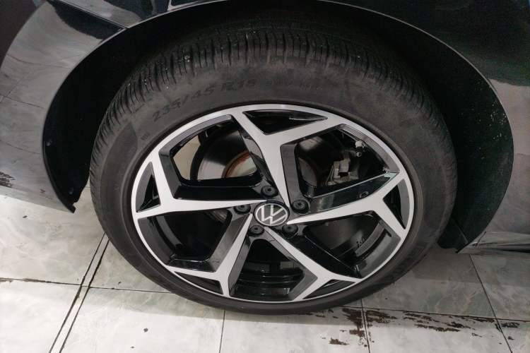 Used Volkswagen Passat 2024 380TSI Starry Sky Flagship Edition Right Rear Wheel Hub