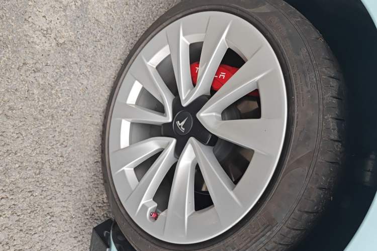 Used Tesla Model 3 2022 Rear-Wheel-Drive Version Right Front Wheel Hub