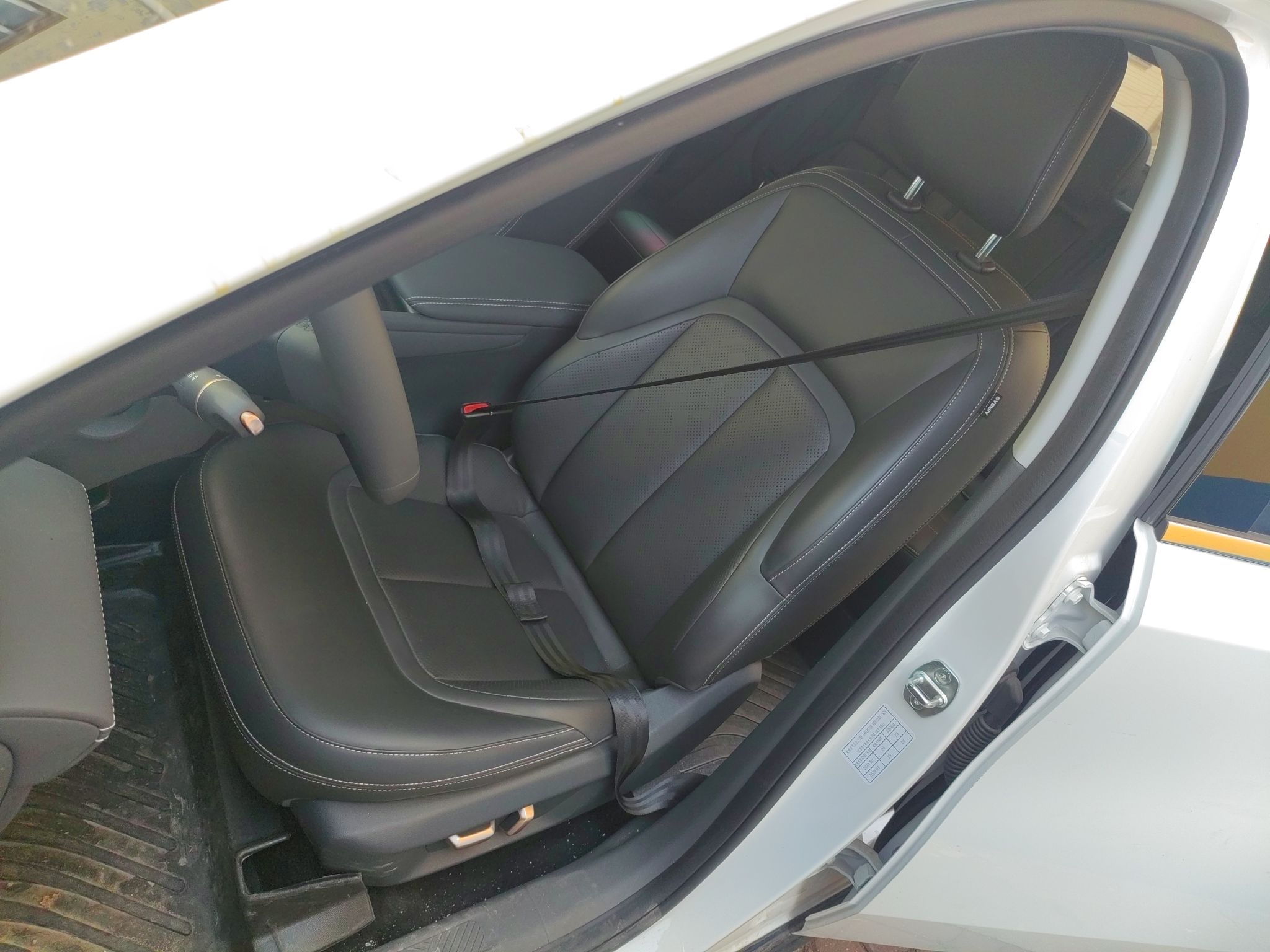 Переднее сиденье в автомобиле