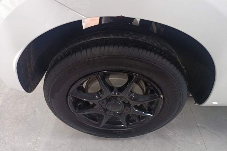 Used Roewe Clever 2022 311km QiQi BoBo Edition Right Rear Wheel Hub