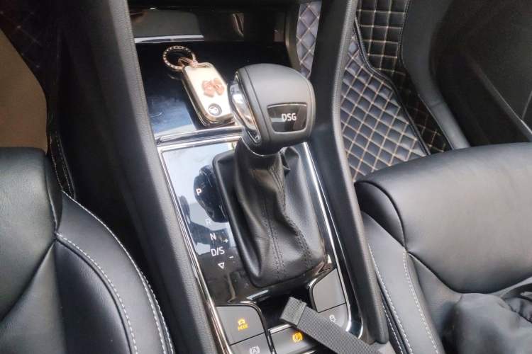 Used Skoda Kodiaq 2019 Facelifted TSI330 7-Seater Two-Wheel-Drive Luxury Enjoyment Edition China VI Standard