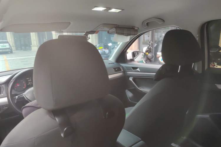 Used Volkswagen Gran Lavida 2015 1.6L Automatic Fashion Edition Headliner