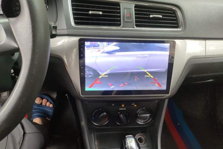 Used Volkswagen Lavida 2015 1.6L Automatic Fashion Edition Audio And AC Panel