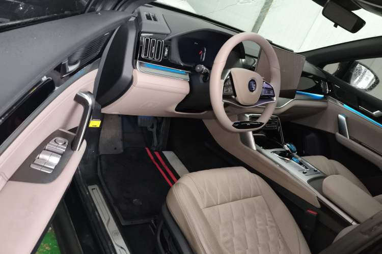 Used BYD Tang New Energy 2024 DM-i Glory Edition 112KM Prestige Model
