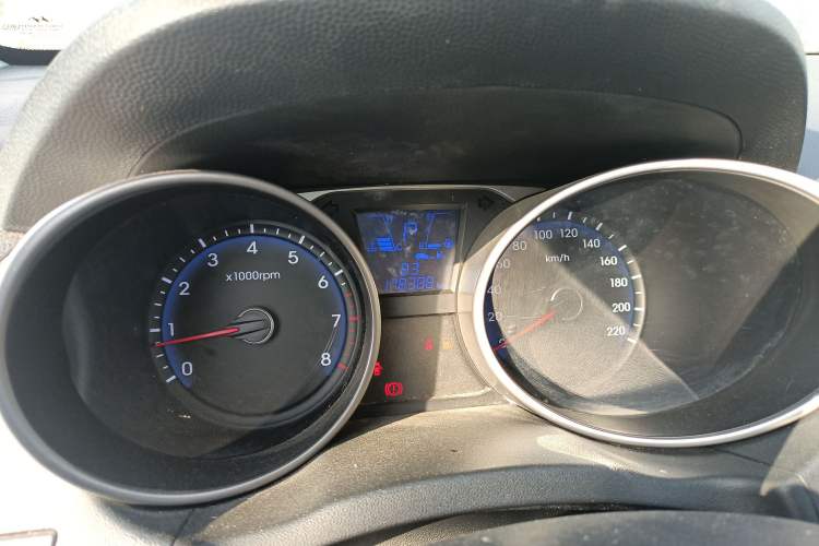 Used Hyundai ix35 2013 2.0L Automatic Two-Wheel Drive Smart GLS China IV Standard