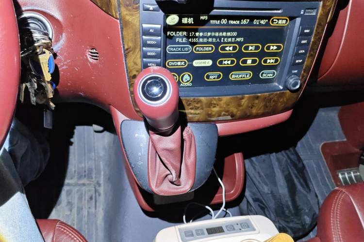 Used Mercedes-Benz Vito 2011 2.5L 7-seater executive version Gear Lever