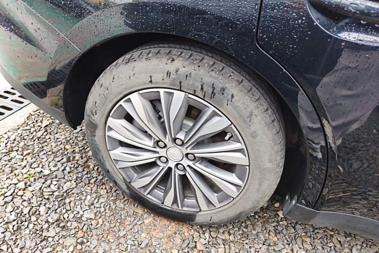 Used Hongqi E-QM5 2022 431 km Charge & Enjoy Edition