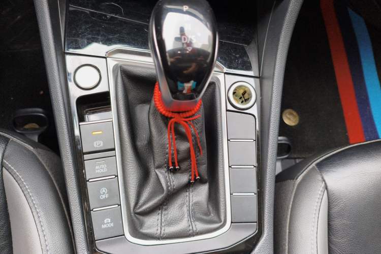 Used Volkswagen Sagitar  Gear Lever