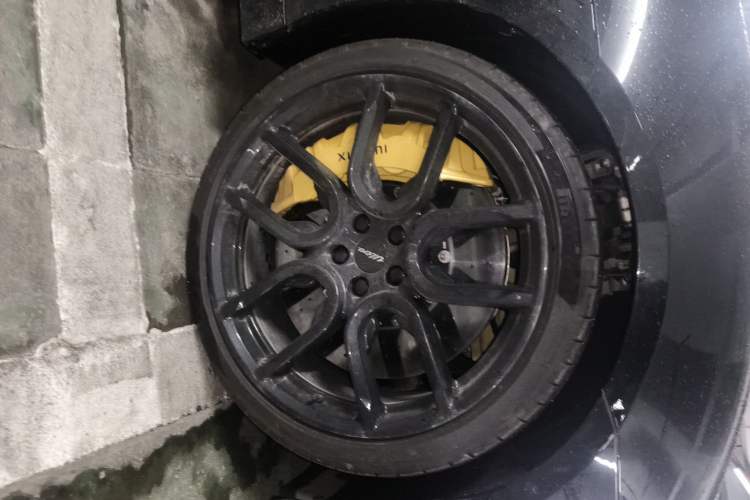 Used Xiaomi Auto SU7 Ultra 2025 Ultra Model Right Front Wheel Hub