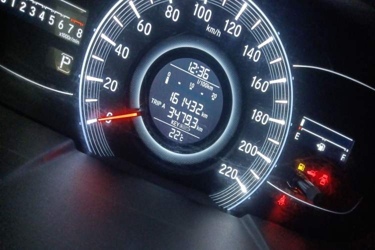 Used Honda Odyssey 2017 2.4L Luxury Edition Odometer Close Up