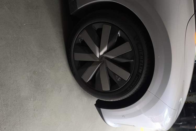 Used Li Auto i6 2025 Model Four-Wheel-Drive Standard Type