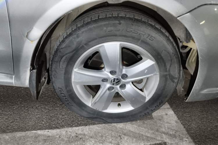 Used Volkswagen Lavida 2011 1.6L Automatic PinYou Edition Right Front Wheel Hub