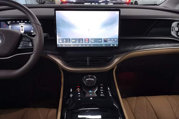 Used Denza D9 2023 DM-i 965 Luxury Model