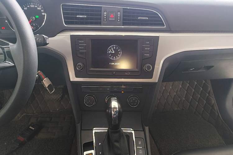 Used Volkswagen Lamando 2017 230TSI DSG Fashion Edition Audio And AC Panel