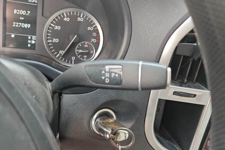 Used Mercedes-Benz Vito 2016 2.0T Elite Edition Gear Lever