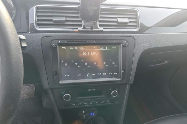 Used Skoda Rapid Spaceback 2018 1.6L Automatic Sport Edition Audio And AC Panel