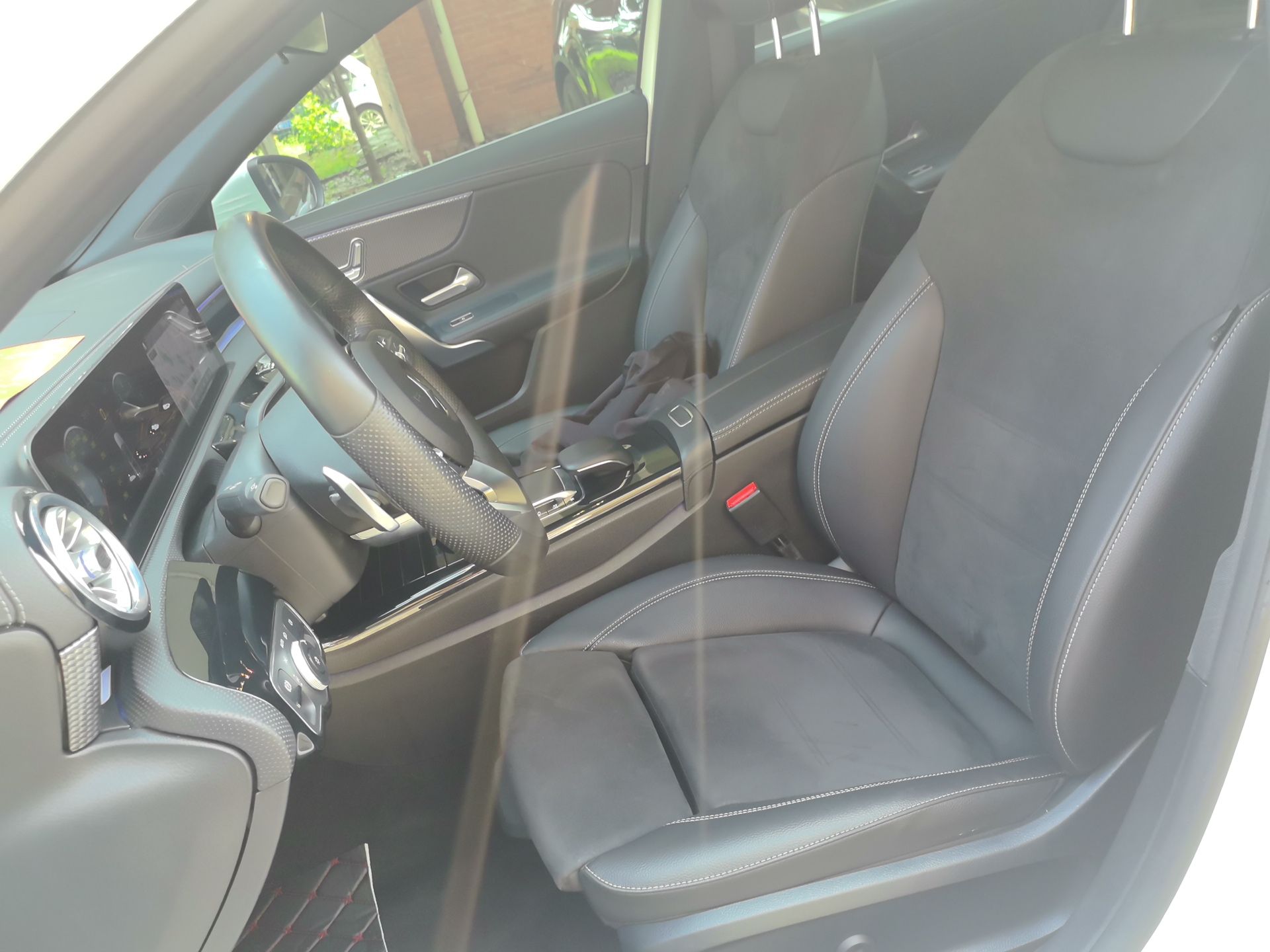 Переднее сиденье в автомобиле