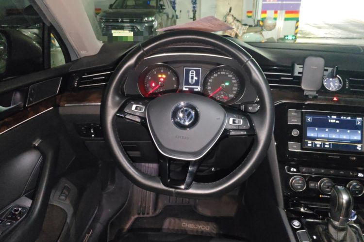 Used Volkswagen Magotan 2018 Facelift 330TSI DSG Luxury Model Steering Wheel