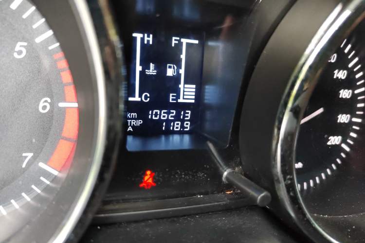 Used HYOSOW S3 2014 1.5L Comfort Version China IV Emission Standard Odometer Close Up