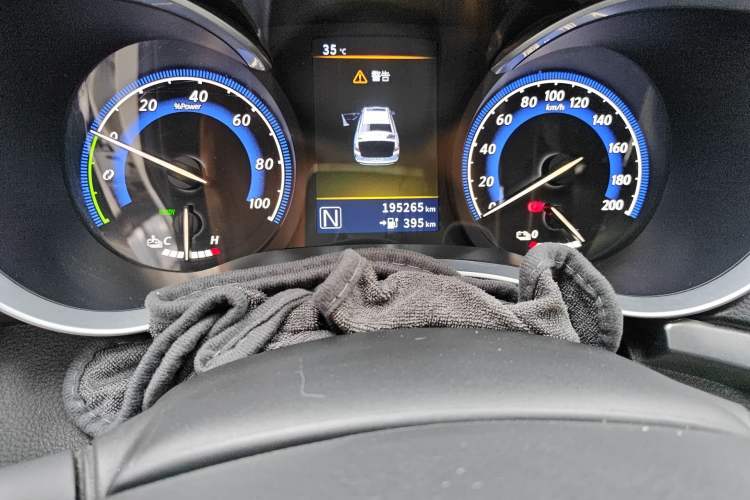 Used Venucia D60EV 2022 Standard Range Comfort Edition Odometer Close Up