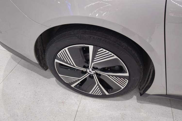 Used Nio ET7 2024 75 kWh Executive Edition Right Rear Wheel Hub