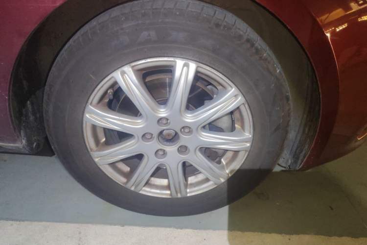 Used Qoros 3 2014 Hatchback 1.6L Automatic Zhiyue Model Right Front Wheel Hub