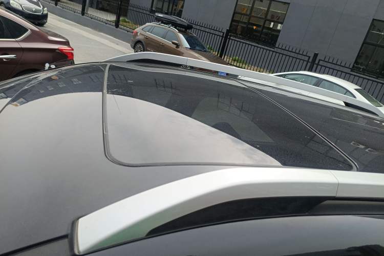 Used Dongfeng Aeolus AX7 2015 2.0L Manual Zhiyi Trim
