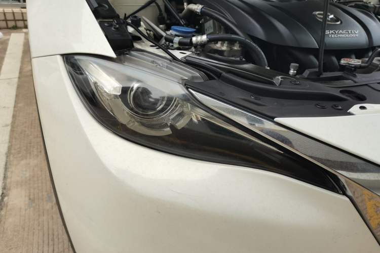 Used Mazda CX-4 2018 2.0L Automatic Two-Wheel Drive Blue Sky Premium Upgrade Version China VI Standard Right Front Headlight