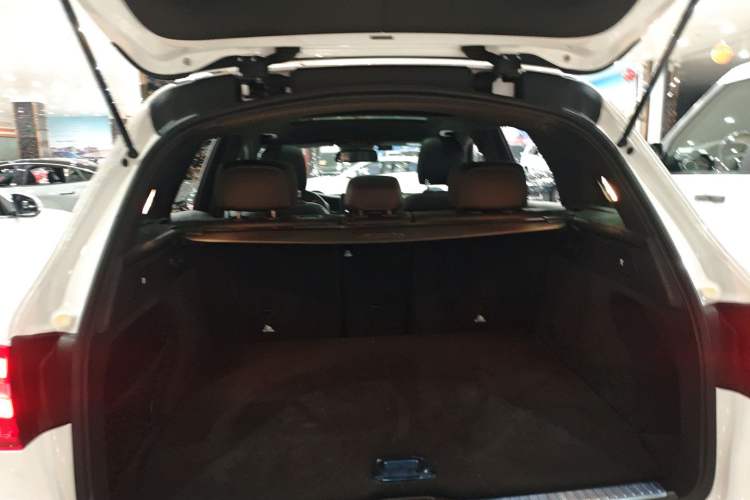 Used Mercedes-Benz GLC 2016 GLC 260 4MATIC Luxury Model
