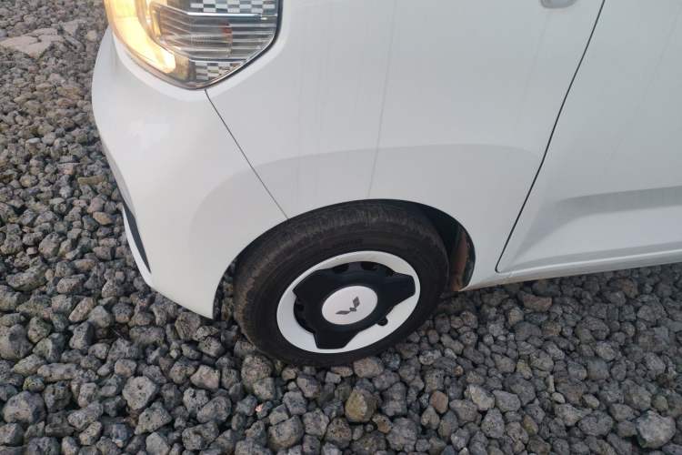 Used Wuling Hongguang MINIEV 2022 Macaron Fashion Model Lithium Iron Phosphate Left Front Wheel Hub